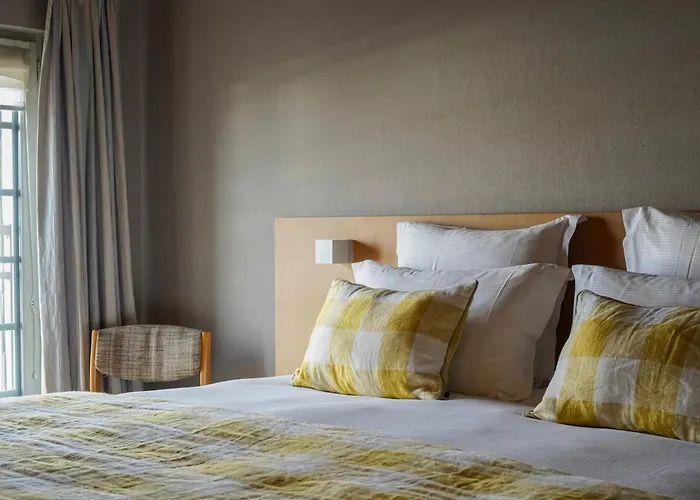 Pet Friendly hotel: L'Absinthe Hotel